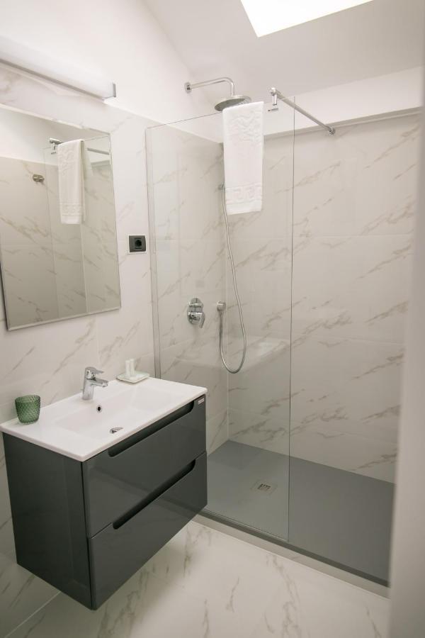 May Residence 3*